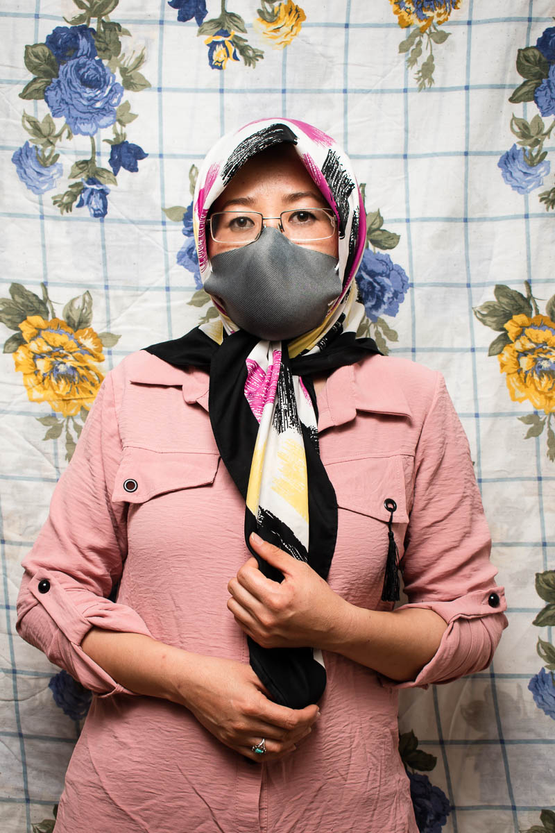 Portrait of refugee Melika wearing a mask\